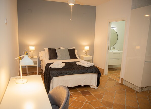 1 chambre, fer et planche à repasser, Wi-Fi gratuit, draps fournis