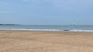 Una playa cerca