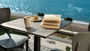 DELUXE ROOM SEA VIEW | 고급 침구, 무료 미니바, 객실 내 금고, 책상