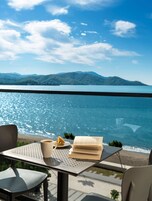 DELUXE ROOM SEA VIEW | Literie de qualité supérieure, articles gratuits dans le mini-bar