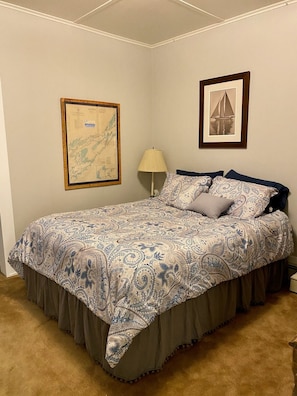 1 bedroom, desk, free WiFi, bed sheets - Charming 3rd Floor Walk-up River View (Clayton)
