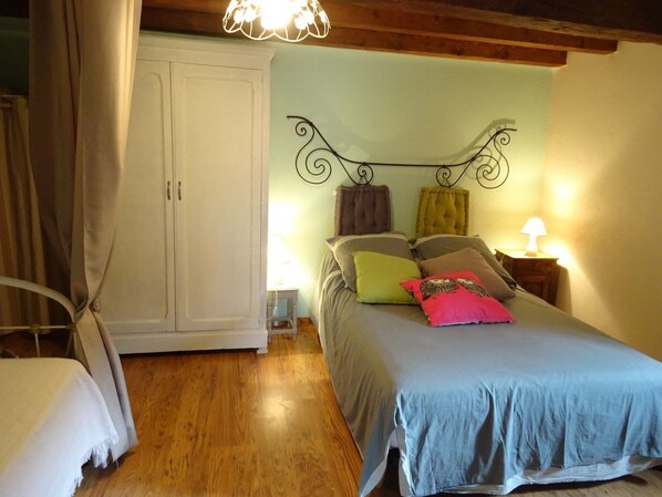 1 bedroom, iron/ironing board, bed sheets