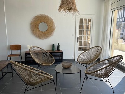 Spacious, central villa in 2nd row.