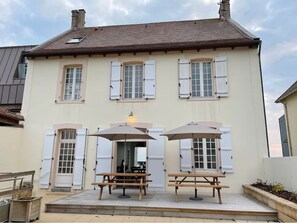 Outdoor dining - Spacious, central villa in 2nd row. (Agon-Coutainville)