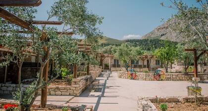 Acrocorinth Apartments