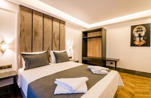 Premium bedding, free minibar, in-room safe, desk - Fly Inn (Kas)