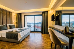 Premium bedding, free minibar, in-room safe, desk - Fly Inn (Kas)