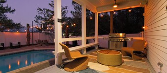 PRIVATE  POOL! 6 SEAT GOLF CART!  VOLLEYBALL COURT! 2 MIN. WALK TO BEACH!