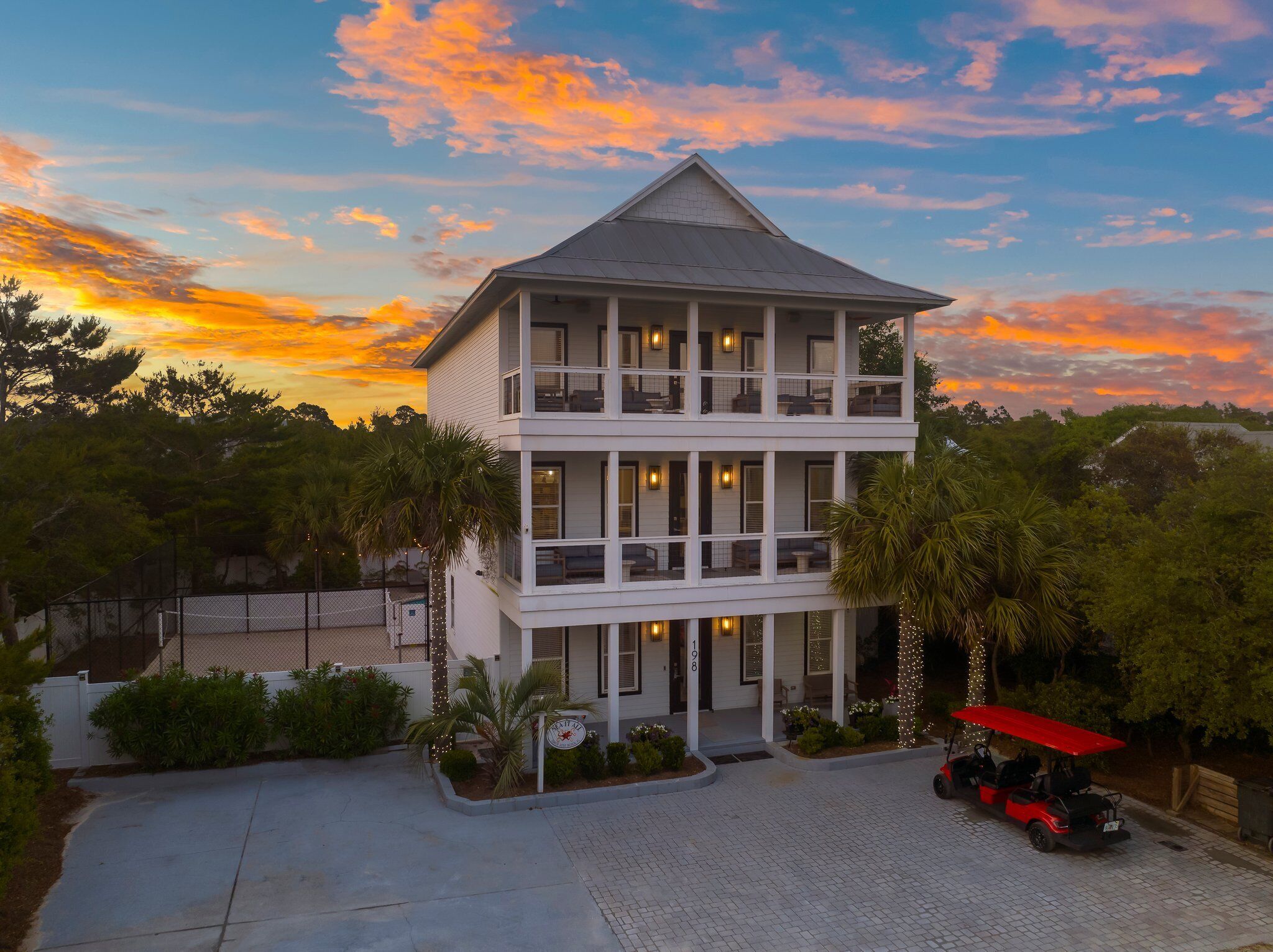 SUMMER SALE! PRIVATE  POOL! 6 SEAT GOLF CART!  VOLLEYBALL COURT! 2 MIN. WALK TO BEACH!
