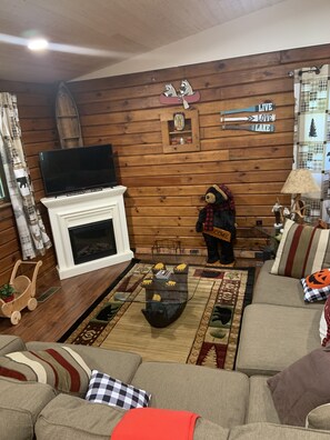 Smart TV y chimenea 