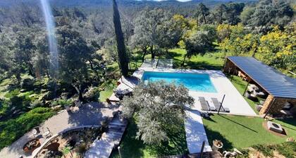 Villa, piscine et tennis, entre Golf de St Tropez et Verdon. Calme absolu !