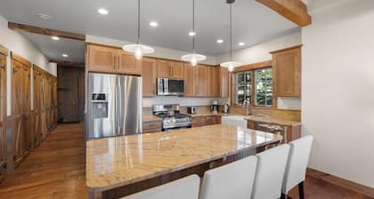 Condo on Frisco Main St for Easy Access to Ski Resorts, Shuttle, Shops/Dining