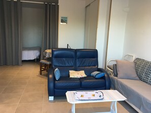 1 間睡房、熨斗/熨衫板、床單