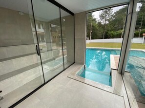Outdoor pool, a heated pool