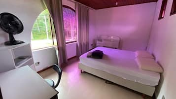 5 Schlafzimmer, Bügeleisen/Bügelbrett, kostenloses WLAN