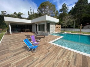 Outdoor pool, a heated pool - Mansão na Serra, Venham Descansar em Grande Estilo (Nova Friburgo)