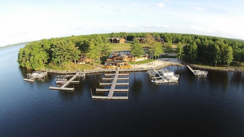 Cozy Luxury Townhome with 2 bunk beds. Family, Pet and Fun Friendly