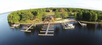 Cozy Luxury Townhome with 2 bunk beds. Family, Pet and Fun Friendly