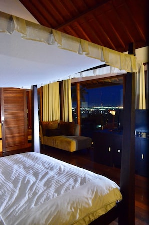 3 bedrooms, iron/ironing board, travel cot, free WiFi