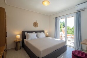 4 bedrooms, in-room safe, desk, iron/ironing board