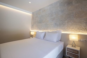 4 bedrooms, in-room safe, desk, iron/ironing board
