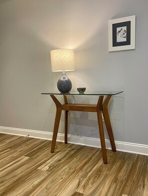 Interior - Premier 2 br/3ba Lakefront condo Sleeps 4  Also has Lakeview from Master Bedroom (Geneva on the Lake)