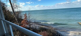 Premier 2 br/3ba Lakefront condo Sleeps 4  Also has Lakeview from Master Bedroom