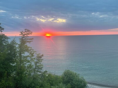 Premier 2 br/3ba Lakefront condo Sleeps 4  Also has Lakeview from Master Bedroom