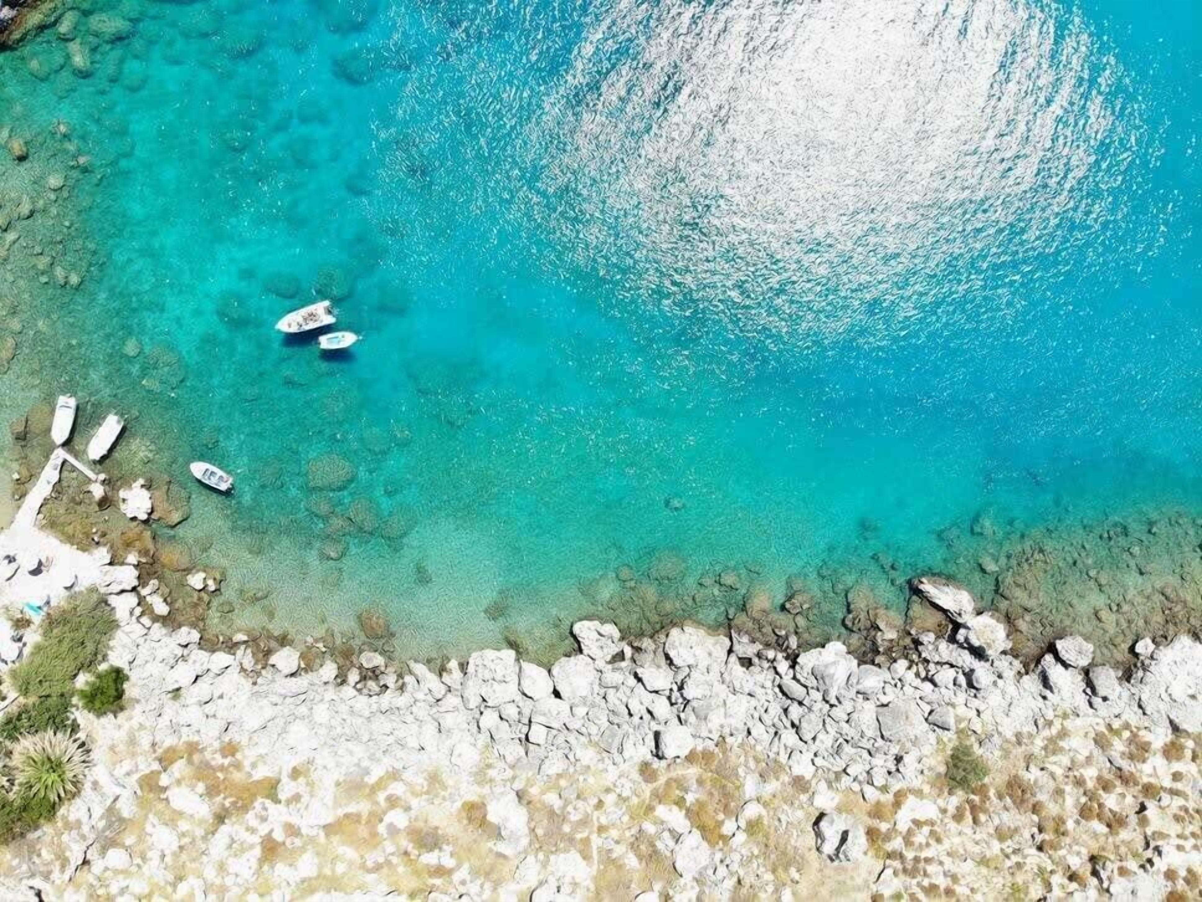 Nearby Beach – Turquoise Waters of the Coast – A few minutes away, pristine sands meet crystal-clear sea.
