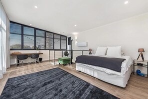 3 bedrooms, desk, iron/ironing board, WiFi