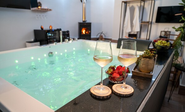 Interior - Stoa Luxury House with Unique Jacuzzi Room (Μουρνέ)