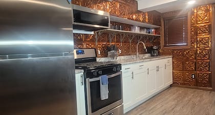 The Leelanau Sleeps 4 Fiber Optic WI-FI
Close to Traverse City Crystal Mountain