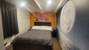 1 bedroom, desk, iron/ironing board, free WiFi - The Leelanau Sleeps 4 Fiber Optic WI-FI
Close to Traverse City Crystal Mountain (Interlochen)