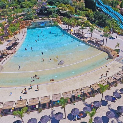 A vacation not to be missed with an adult pool / a children's pool, close to the beach