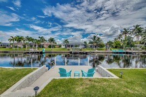 Property grounds - Charming 3 BR waterfront Villa with heated pool, bicycles, fishing poles - walking distance to bars and restaurants (Cape Coral)