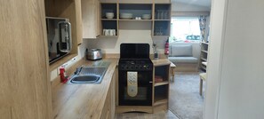 Kühlschrank, Mikrowelle, Ofen, Wasserkocher