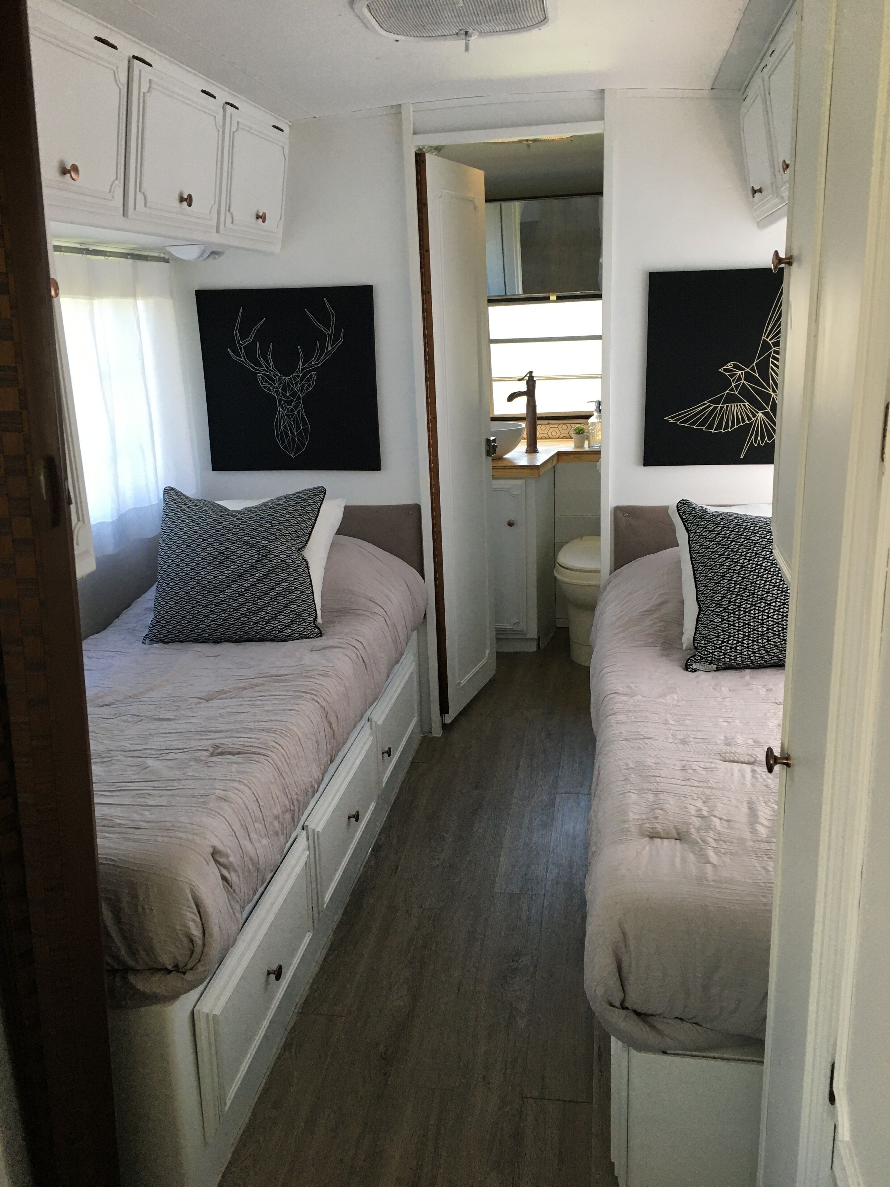 Vintage “Stream” Hideaway