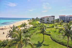 Beach nearby, sun loungers, beach towels