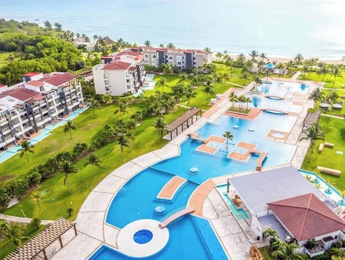 Mareazul Condo w/ Hot Tub, Pools & Beach Access