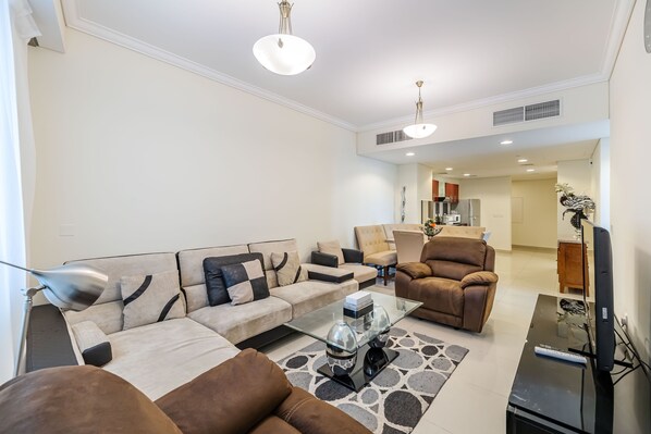 DHH - Large 3 Beds Ocean Heights Dubai Marina | Living area - Large & Ready 3Beds Ocean Heights Marina (Dubai)