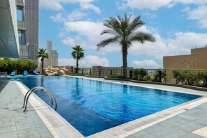 Outdoor pool - Large & Ready 3Beds Ocean Heights Marina (Dubai)