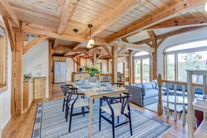 Dining - Sedona Village Cabin, Hot tub, Views, Peaceful+ EV Charger! (Sedona)