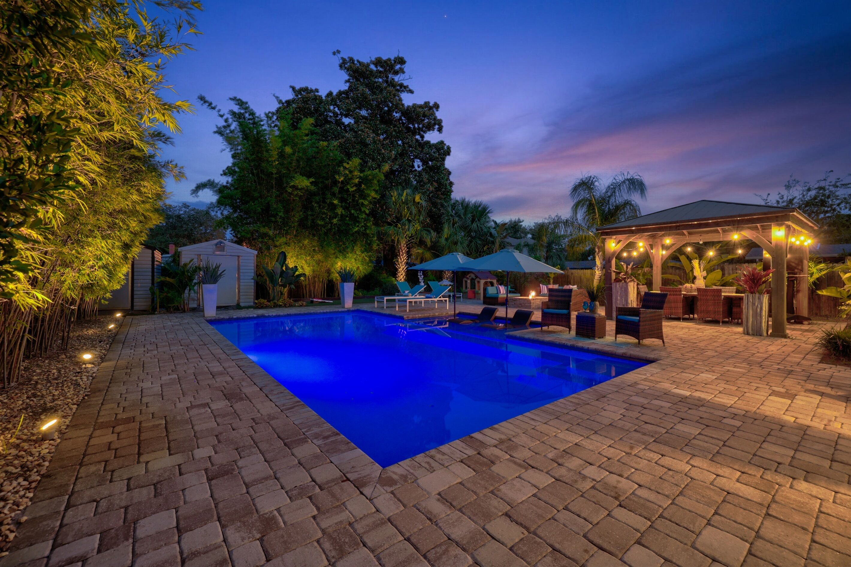 Single Story Beach House, Backyard Oasis & Pool.