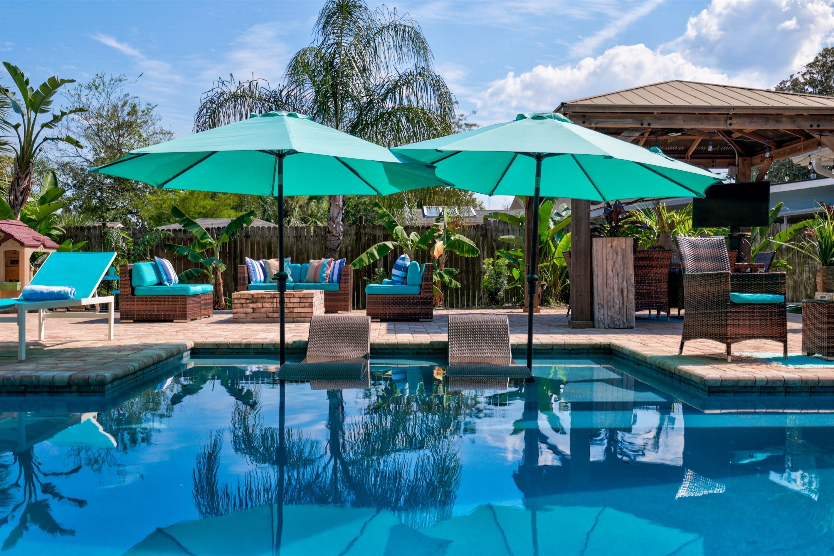 حمّام سباحة مُدفَّأ