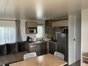 Fridge, microwave, stovetop, dishwasher