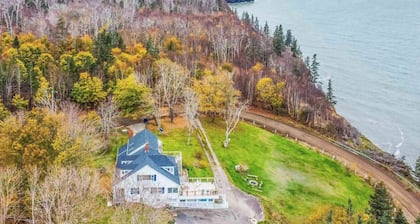 Dog friendly apartment with full kitchen on the Bay of Fundy, Nova Scotia.