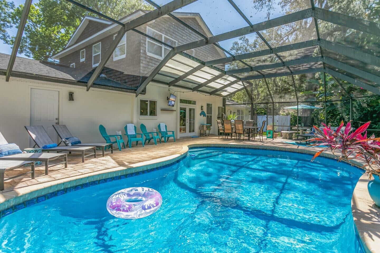 Family Retreat 5 Bedrooms Heated Saltwater Pool