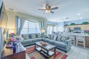 Älytelevisio, videopelejä, DVD-soitin, pöytäjalkapallopöytä