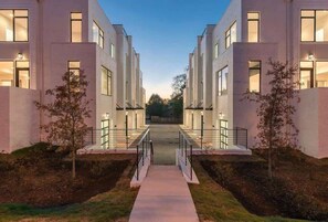 Exterior - Luxury Gulch Condo • Rooftop & City Views Walkable (Nashville)