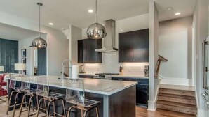 Private kitchen - Amplify - Rooftop cinema & city views (Nashville)